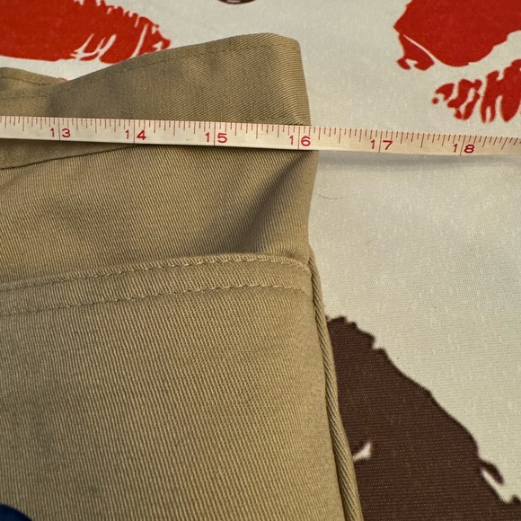 Dickies shorts with large pockets. New size 11 - Picture 2 of 8